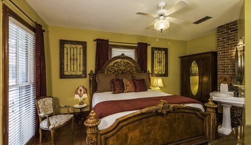 Garnet Room - Deluxe Room (Adults 21+ Only)