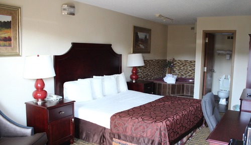 Room, 1 King Bed, Jetted Tub (No Pets Allowed)