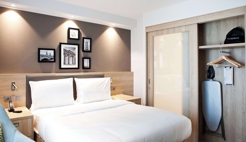 Family Room, 1 Queen Bed (Connecting Rooms)