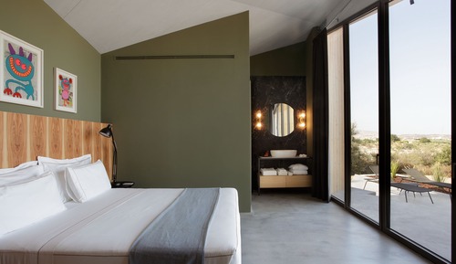 Design Suite, Sea View