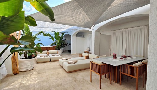 Royal Studio Suite, 1 King Bed with Sofa bed, Pool View