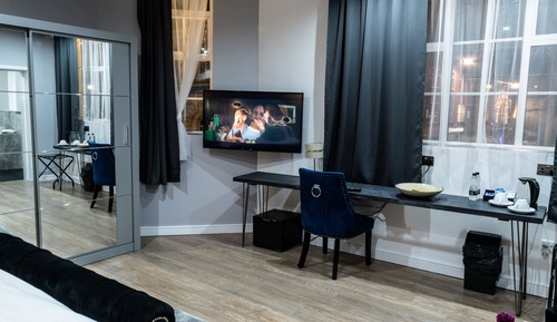 Deluxe Room, 1 King Bed, City View