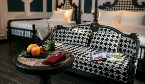 Esplendor Family room with window