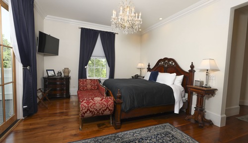 Victorian Inn Falls Suite