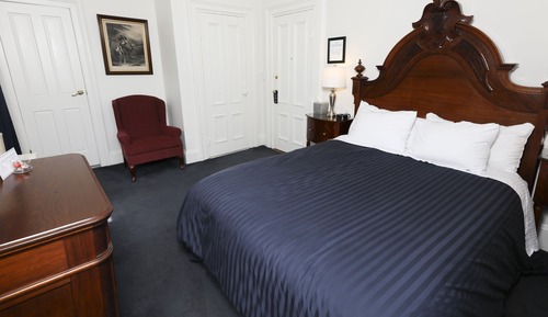 Victorian Inn Forest Room