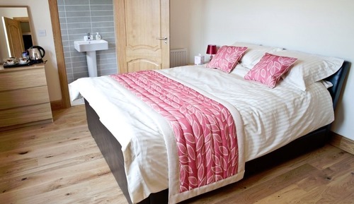 Double Room (Room 2)