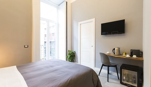 Comfort Room, City View