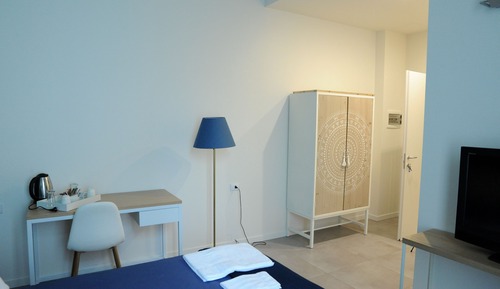 Comfort Room, Courtyard View