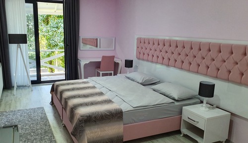 Standard Room, 1 Queen Bed, Garden View