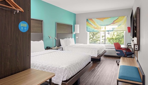 Room, 2 Queen Beds, Accessible, Bathtub