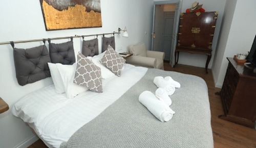 Suite, Private Bathroom