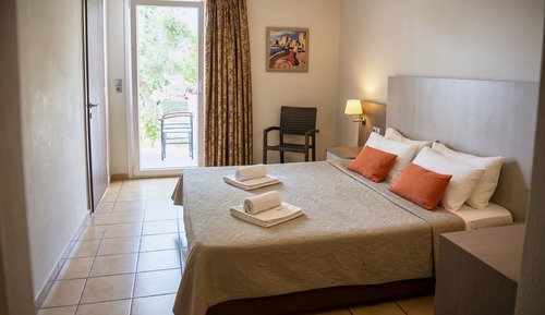 Comfort Room, 2 Bedrooms, Non Smoking, Mountain View