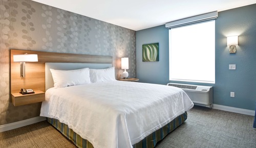 Suite, 1 King Bed, Accessible, Bathtub (Mobility & Hearing)
