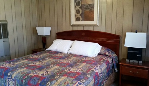 Basic Room, 1 King Bed, Non Smoking