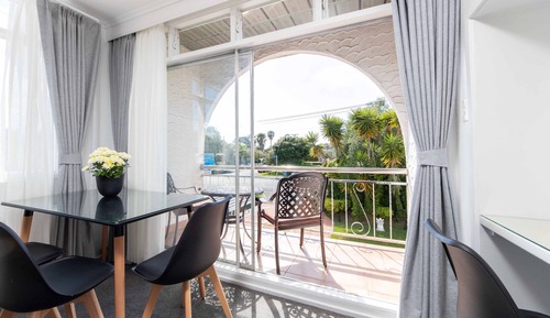Superior Suite, 1 Bedroom, Kitchenette, Garden View (Unit 4)