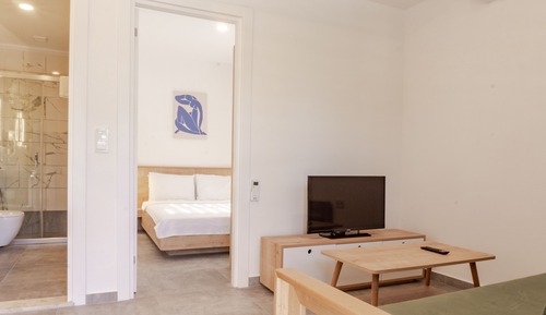 Elite Apartment, 1 Bedroom (400 meters away)