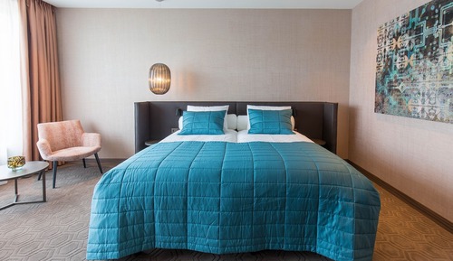 Comfort Room, Balcony