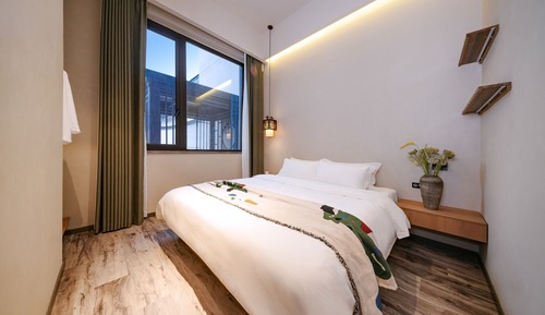 Design Villa, Multiple Bedrooms, Balcony, Courtyard View