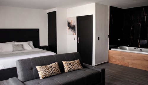 Superior Studio Suite, Jetted Tub, City View