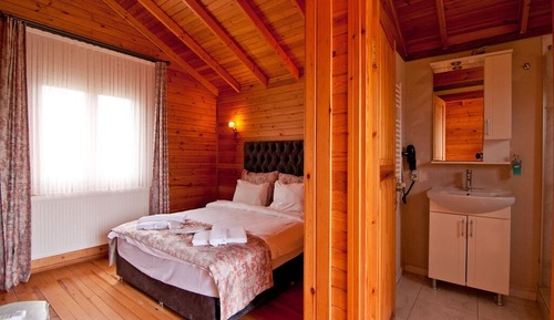 Standard Bungalow, Garden View