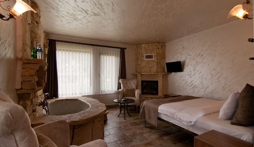 Exclusive Double Room, 1 King Bed, Smoking, Garden View