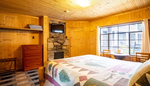 Queen Room - RiverFront