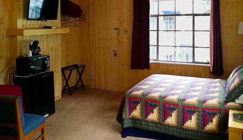 King Bed with River View