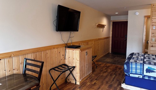 Suite, 1 Queen Bed, River View