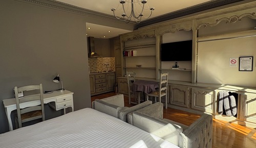 Deluxe Studio Suite