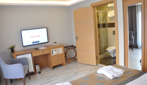 Deluxe Suite, Smoking, Balcony
