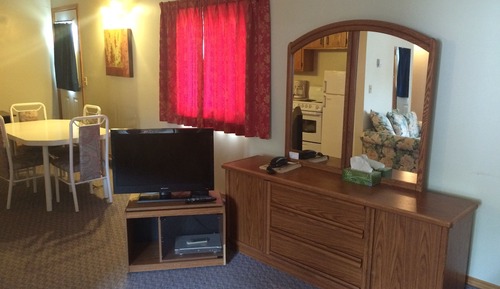 Deluxe Cabin, 2 Queen Beds, Kitchenette