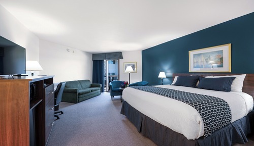 Deluxe Room, Partial Lake View