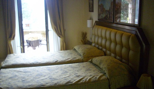 Triple Room, Valley View