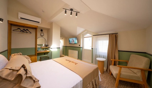 Standard Room, 1 King Bed, City View