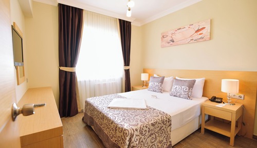 Comfort Studio Suite, Balcony, Pool View