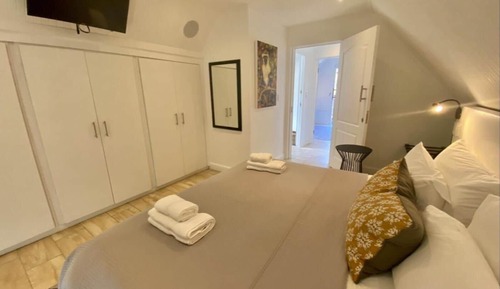 Deluxe Upstairs Mountain Facing Room