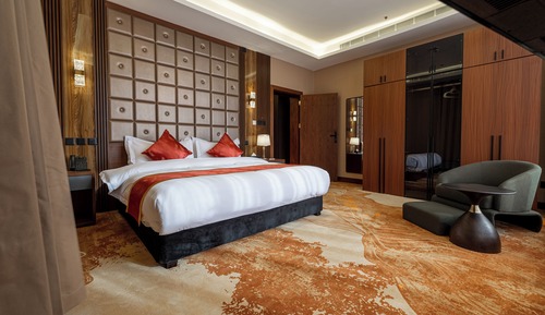 Executive Suite, City View