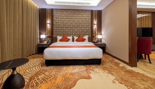 Deluxe Suite, City View
