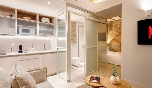Superior One Bedroom Apartment with Interior View