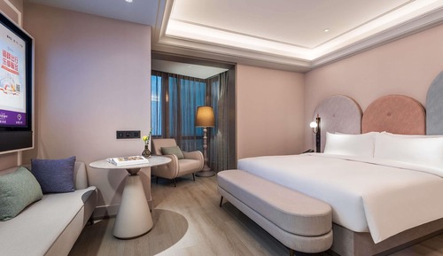 Deluxe Room, 1 King Bed