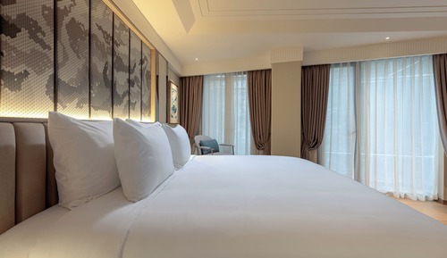 Executive Suite, Balcony, City View