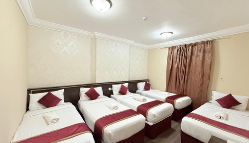 Quintuple Room