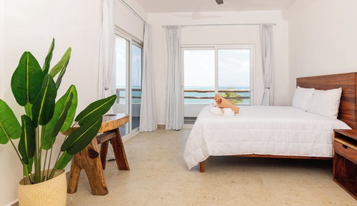 Comfort Studio, 1 King Bed, Ocean View