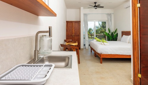 Comfort Studio, 1 King Bed, Beach View