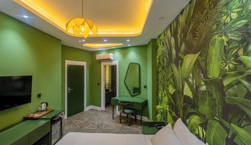 Deluxe Studio Suite, 1 Queen Bed, City View