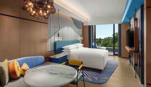 Premium Room, 1 King Bed, Balcony