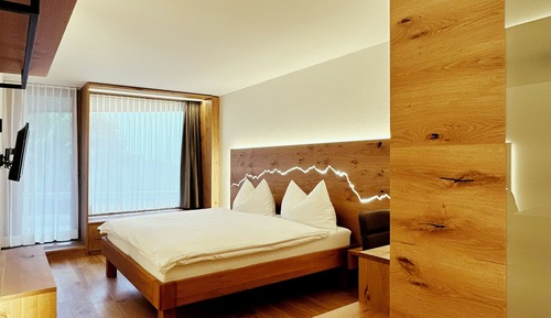 Deluxe Double Room, Balcony, Mountain View