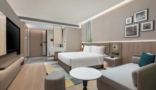 1 King Standard Accessible