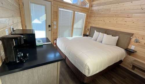 Deluxe Cabin, 1 King Bed, Patio, Mountain View