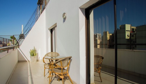 Deluxe Suite, City View